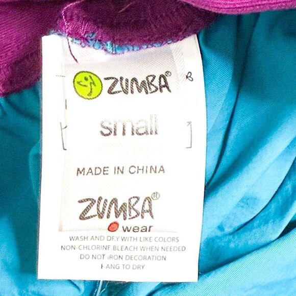 Zumba Wear NWT! Women's Up Down Cargo Capri Pants Lagoon Blue & Purple Size S - Picture 4 of 6